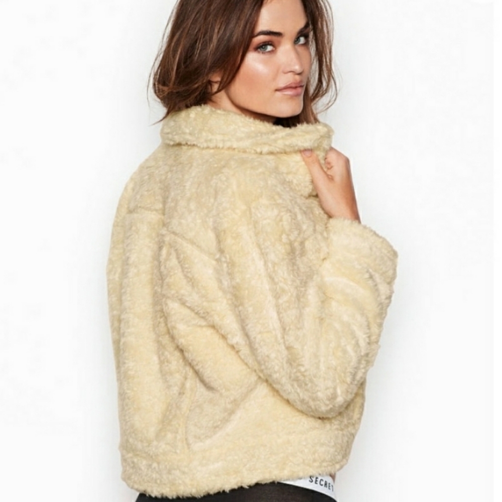 2018 VICTORIA SECRET SHERPA JACKET. - Picture 2 of 6